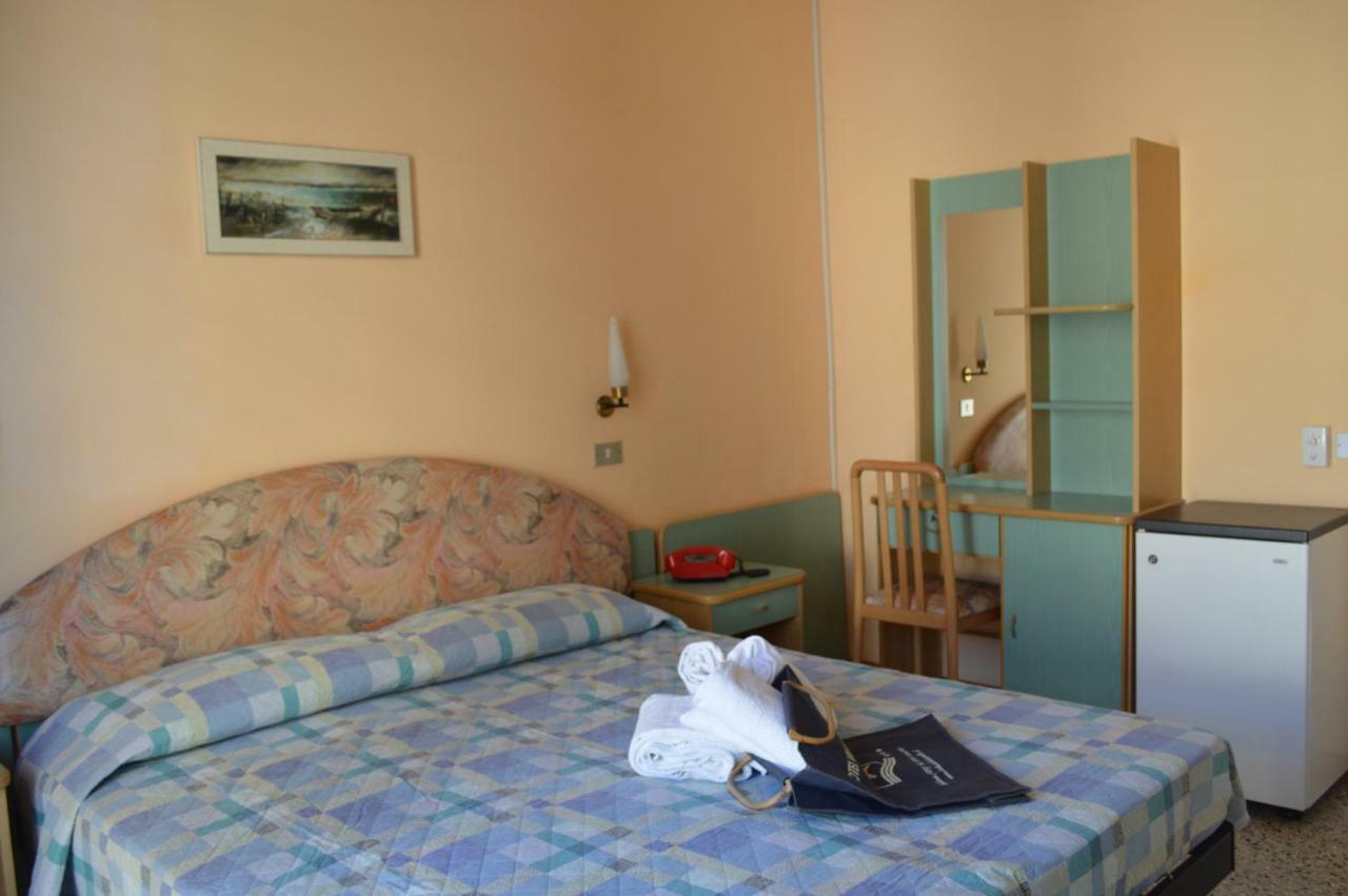 Hotel Lauretta Bellaria-Igea Marina Ngoại thất bức ảnh