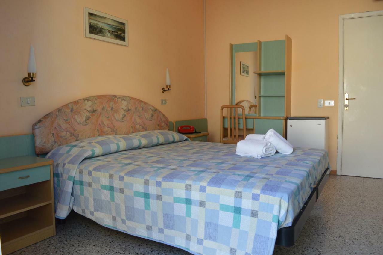 Hotel Lauretta Bellaria-Igea Marina Ngoại thất bức ảnh