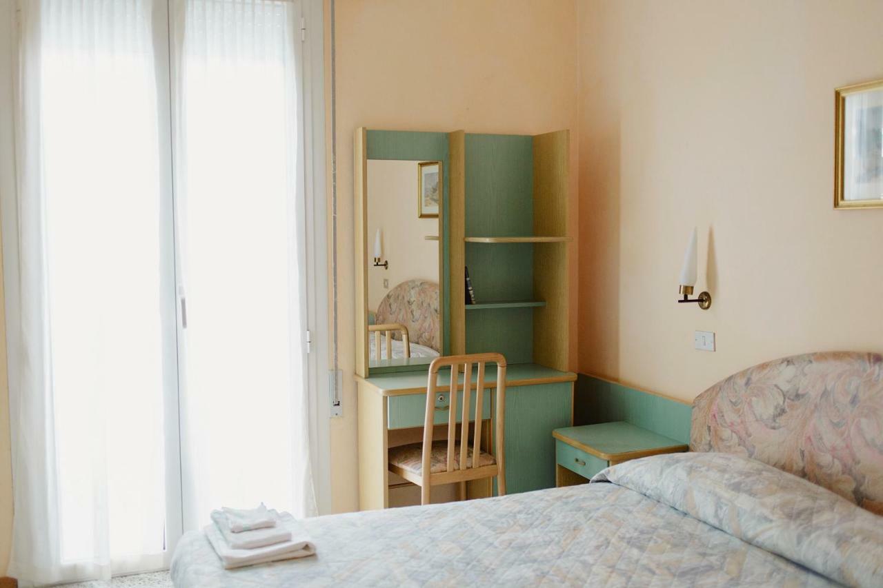 Hotel Lauretta Bellaria-Igea Marina Ngoại thất bức ảnh