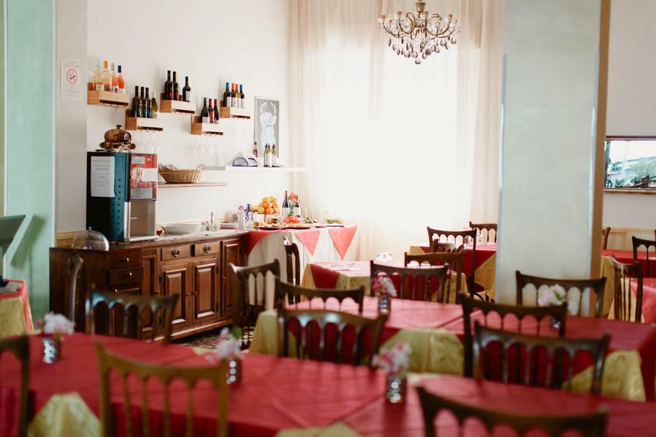 Hotel Lauretta Bellaria-Igea Marina Ngoại thất bức ảnh